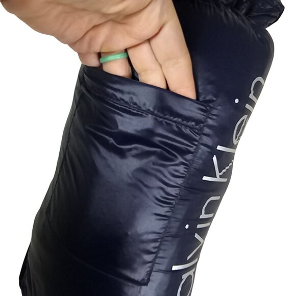 CALVIN KLEIN PACKABLE Lightweight Premium DOWN PUFFER JACKET Sz M Navy w/Bag - Picture 2 of 16